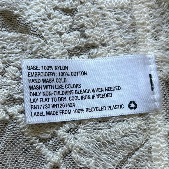 Elegant Lace Kimono Cardigan - Picture 6 of 10